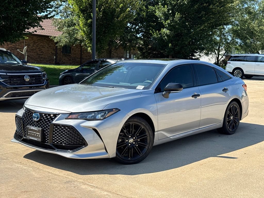 2022 Toyota Avalon Hybrid XSE